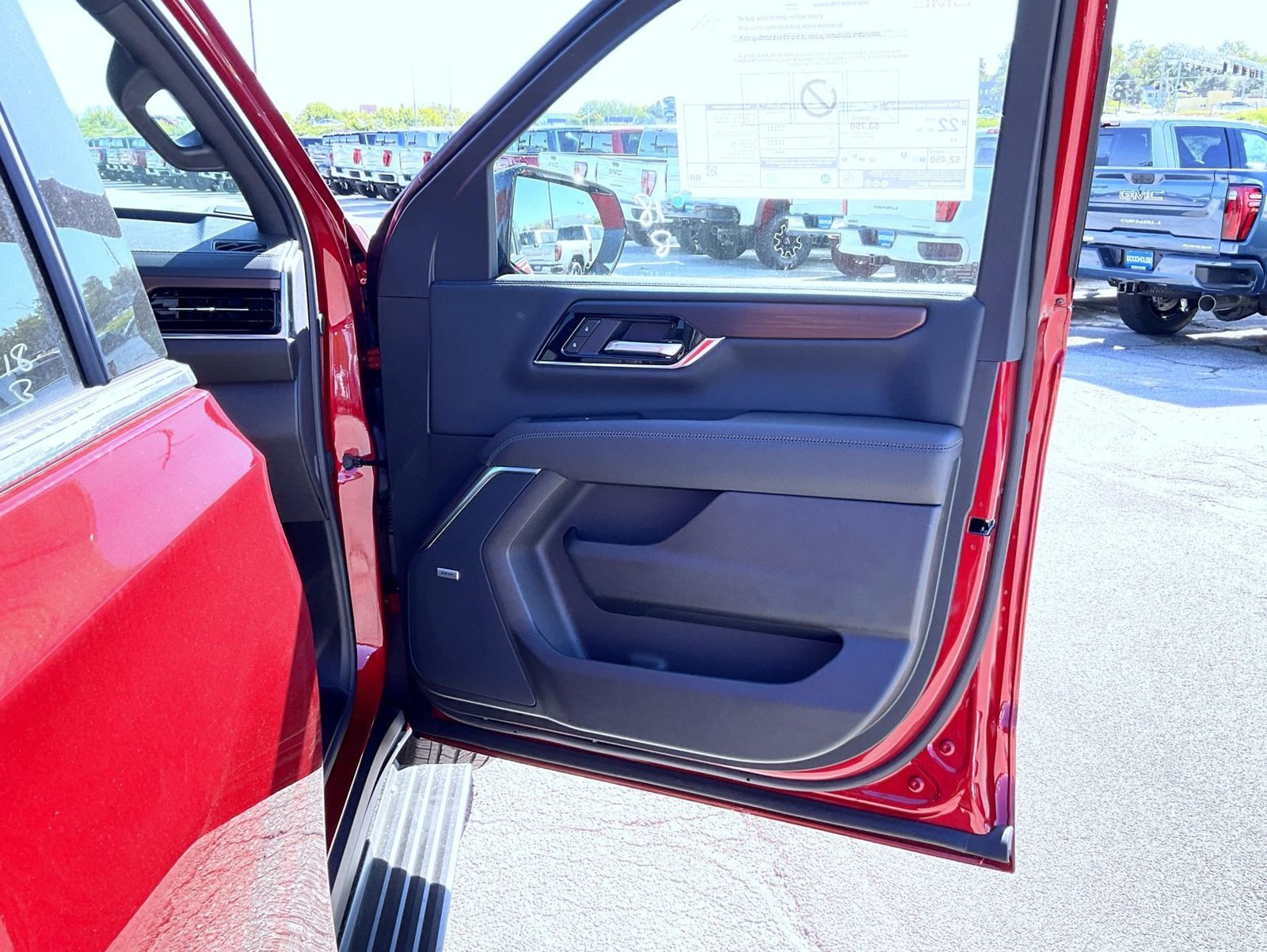 2026 GMC Yukon Denali - Photo 16