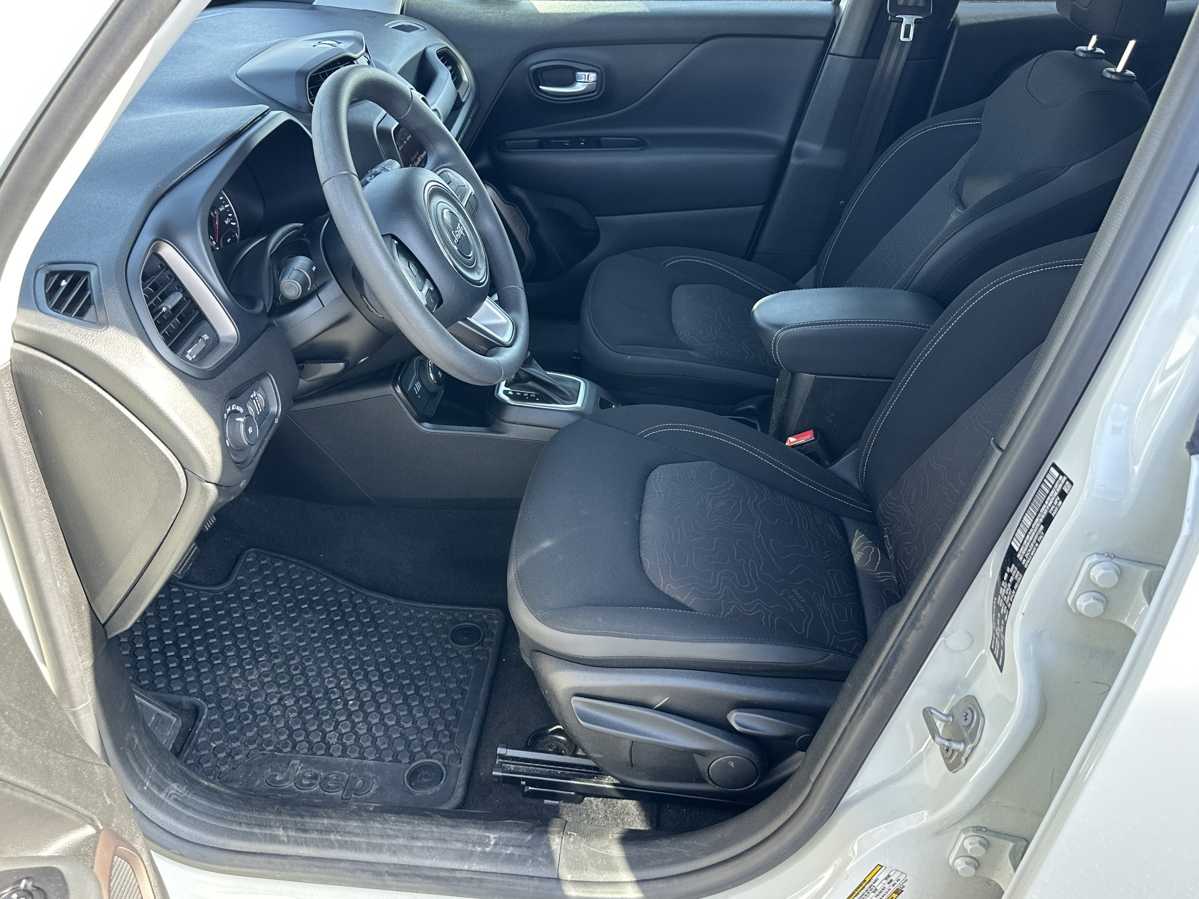 Used 2023 Alpine White Clearcoat Jeep Upland image 10