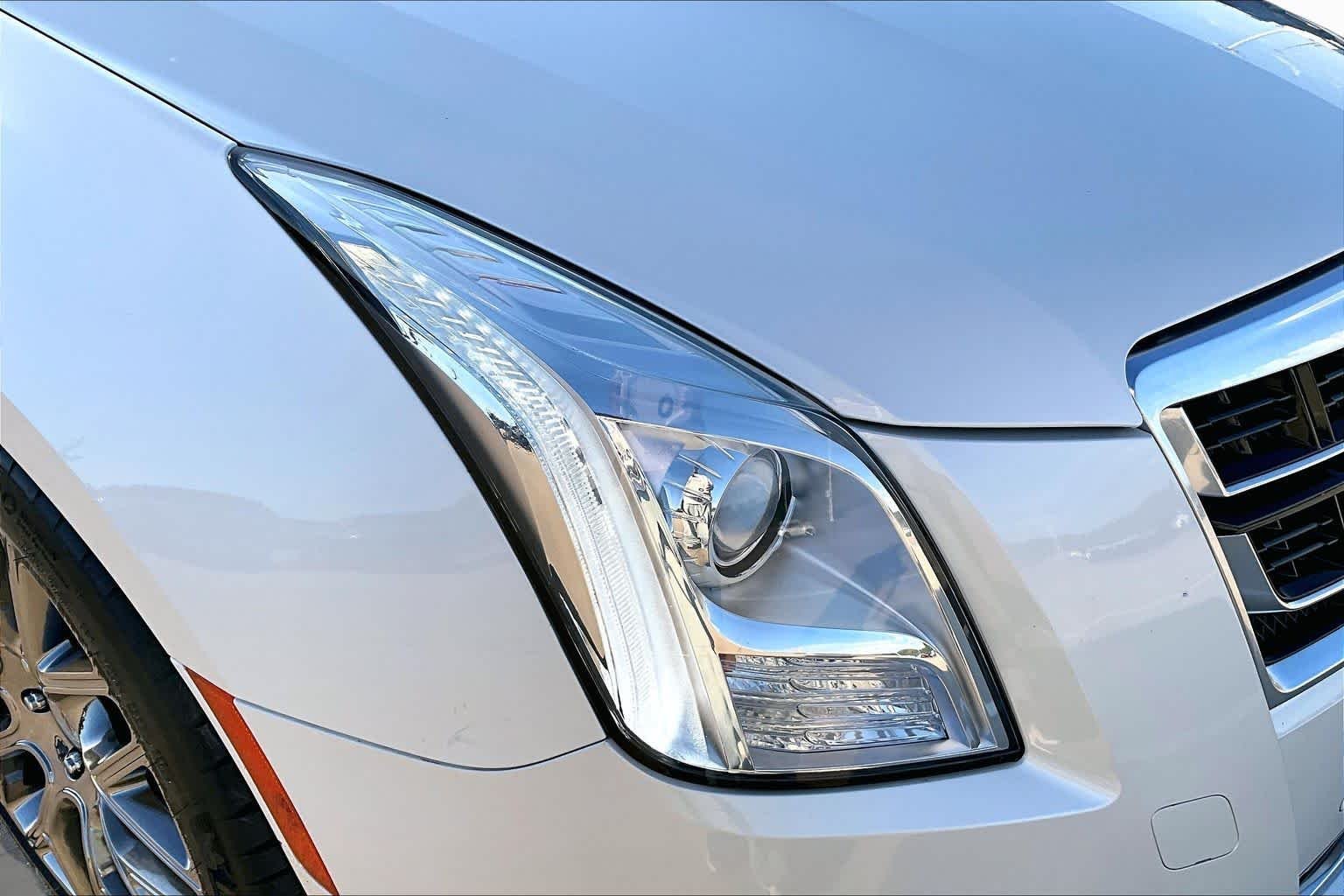 Used 2014 White Diamond Tricoat Cadillac Platinum image 25