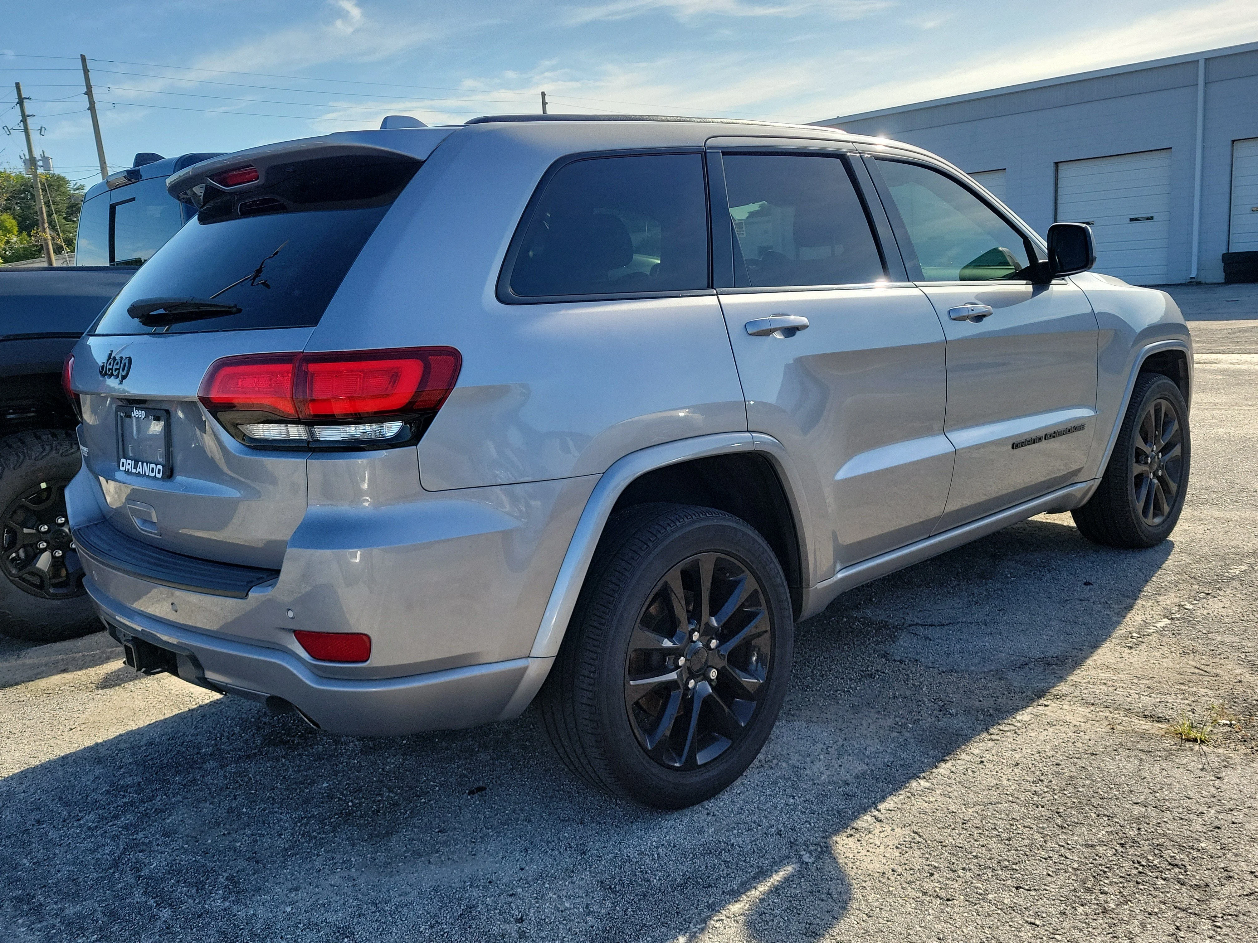 Used 2021 Billet Silver Metallic Clearcoat Jeep Laredo X image 6