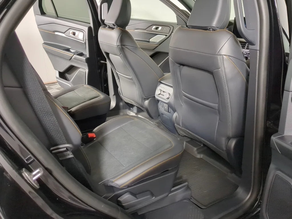 New 2026 Agate Black Metallic Ford Tremor® image 22