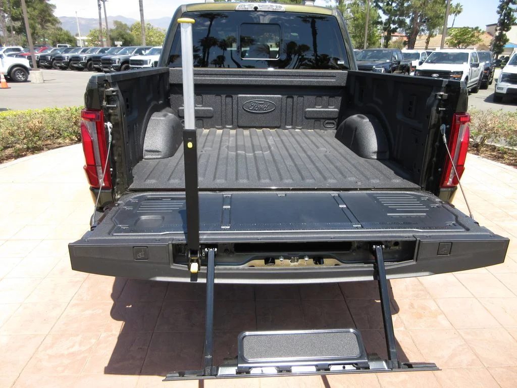 New 2026 Shelter Green Ford Raptor image 28