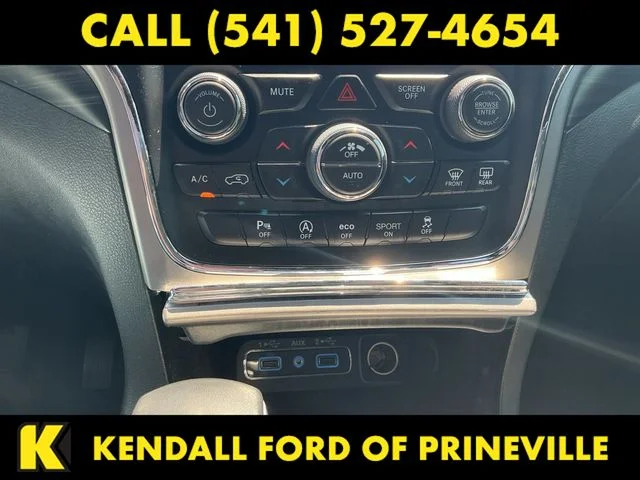 Used 2019 Bright White Clearcoat Jeep Laredo image 17