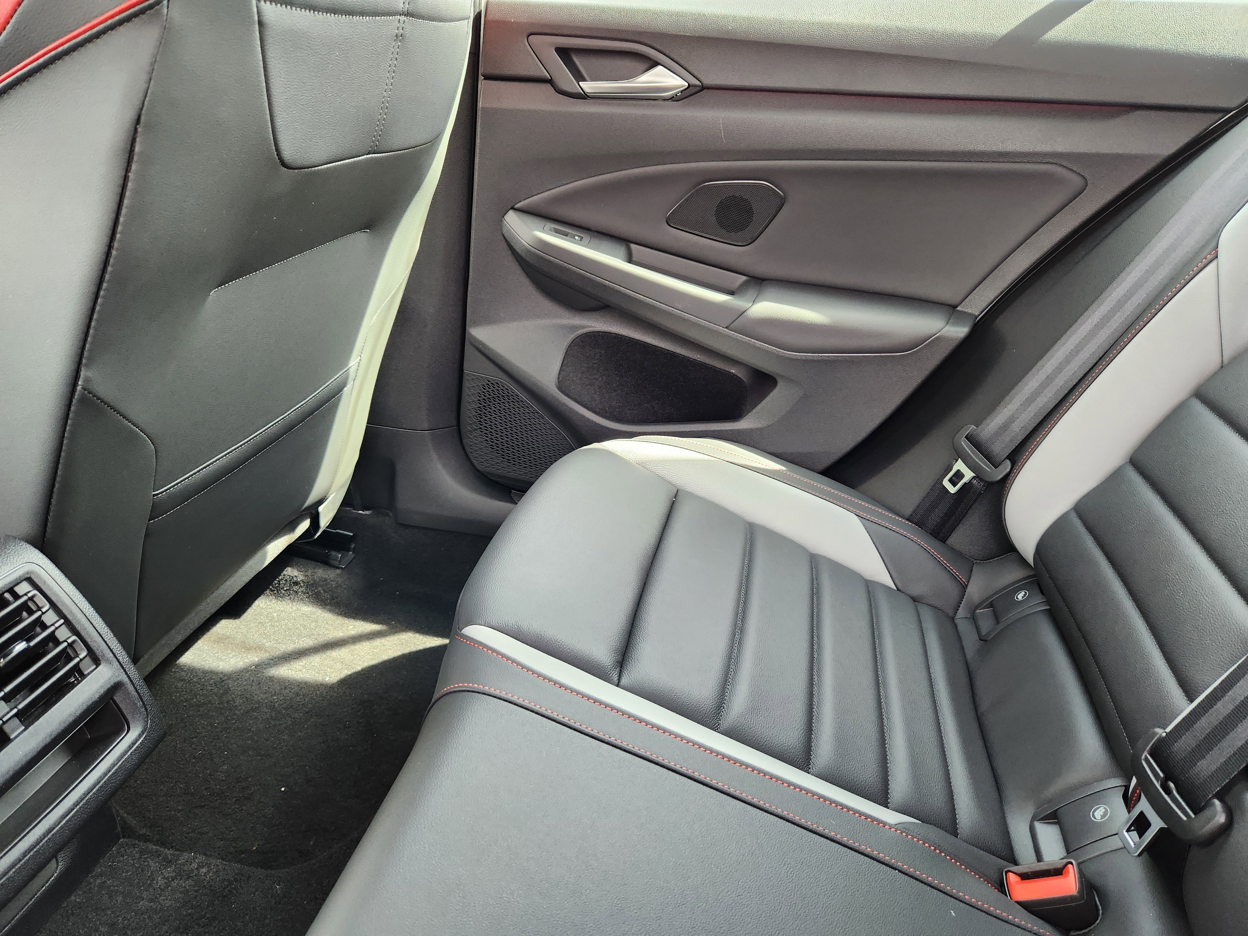 2025 Volkswagen Golf GTI SE - Photo 15