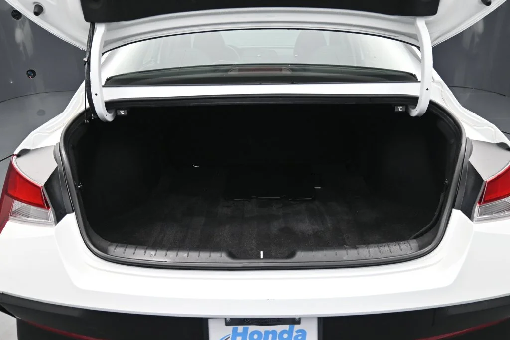 Used 2024 White Hyundai SE image 15