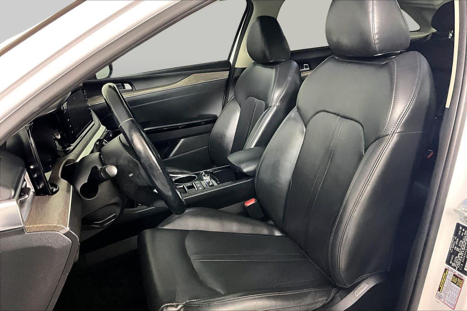 Used 2022 Glacial White Pearl Kia EX image 8