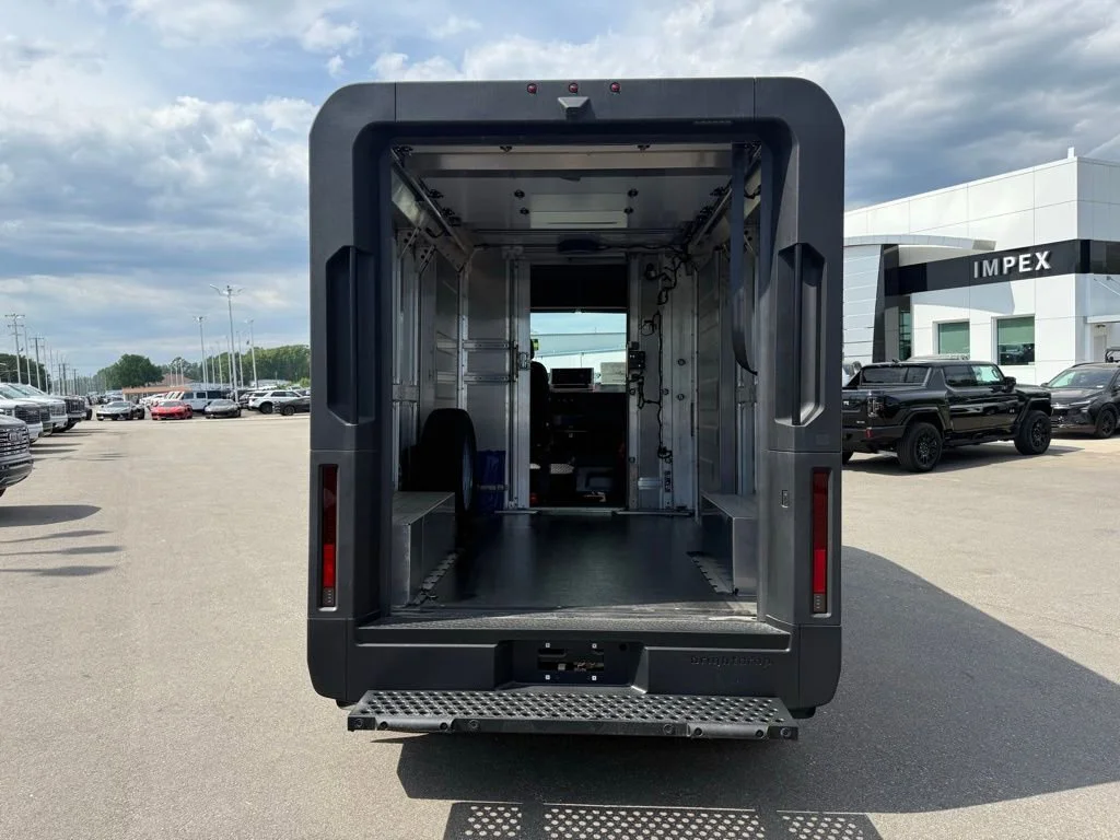 Used 2024 Oyster White BrightDrop EJY image 22