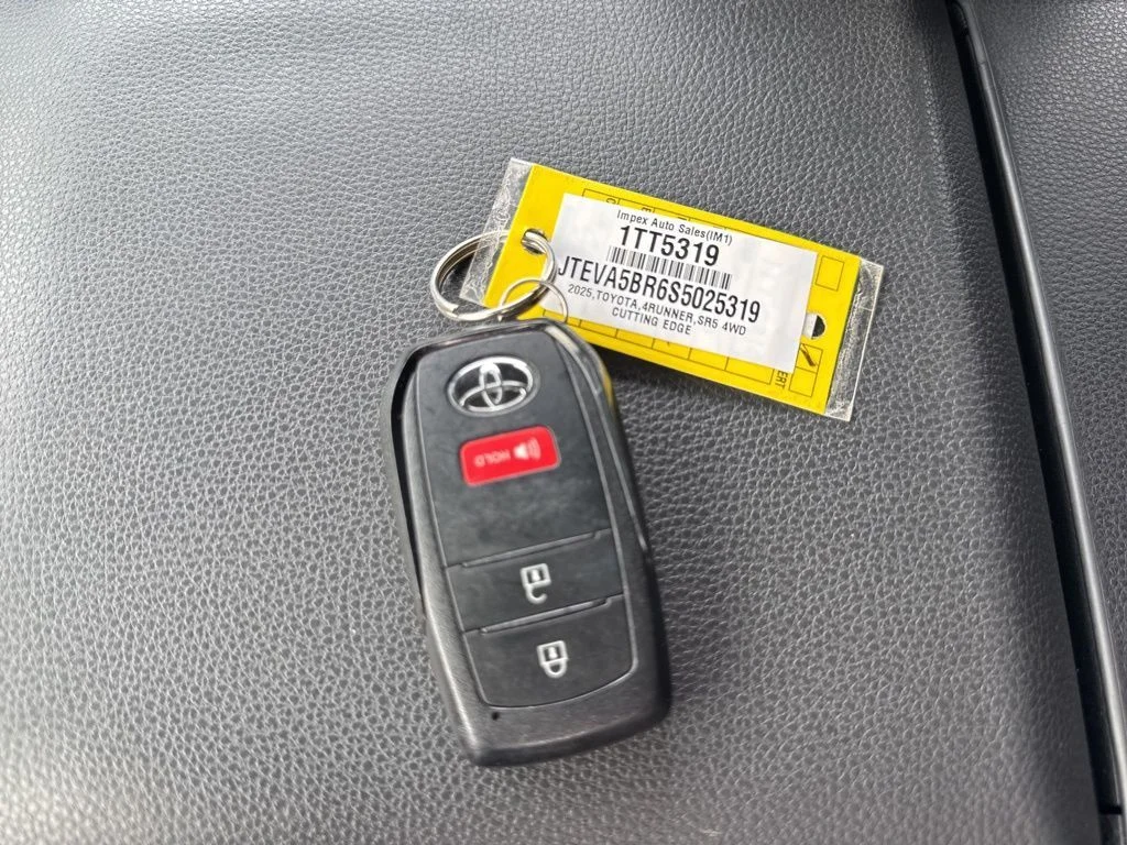 Used 2025  Toyota SR5 image 30