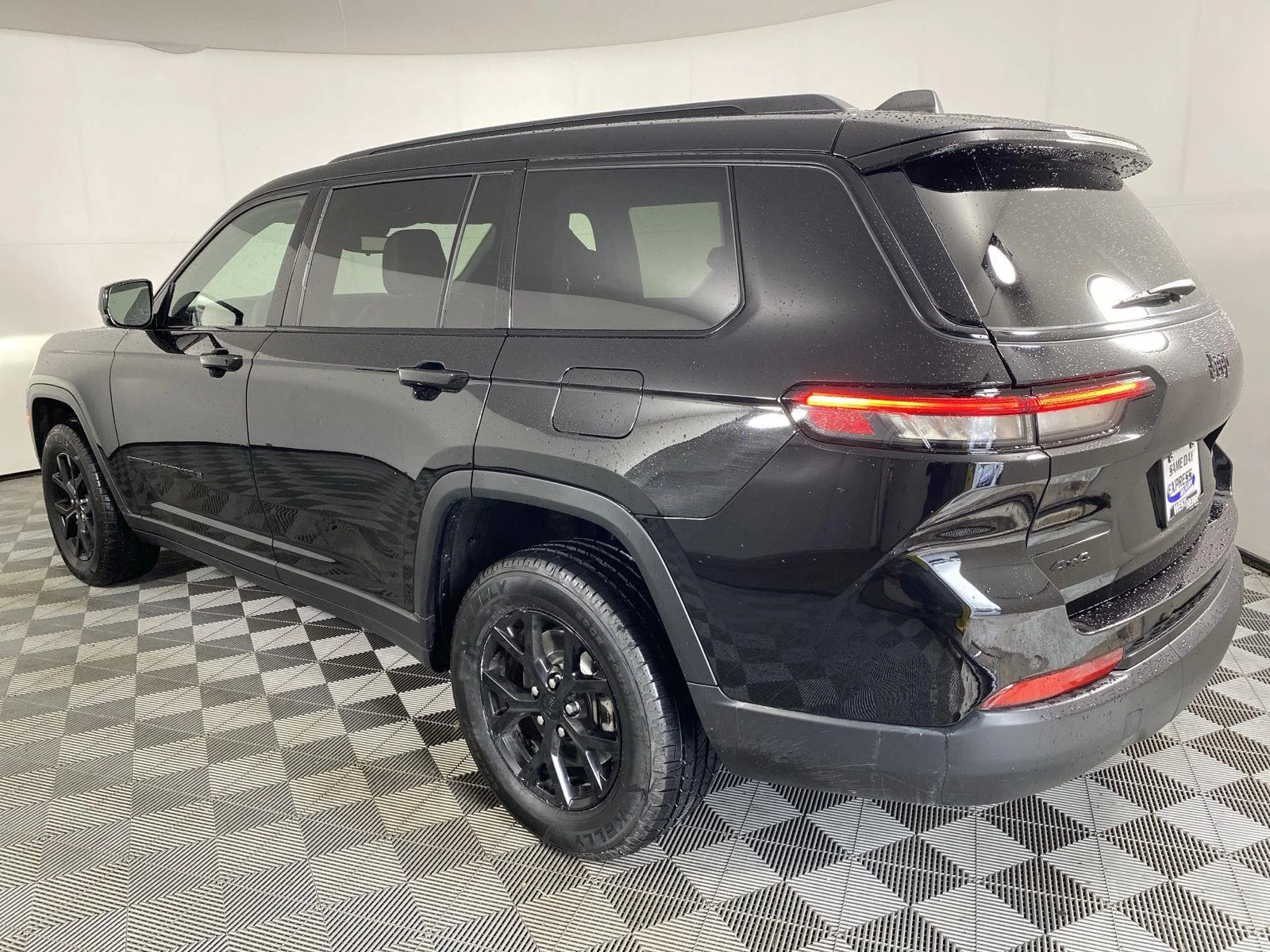 Used 2024 Diamond Black Crystal Pearlcoat Jeep Altitude image 14