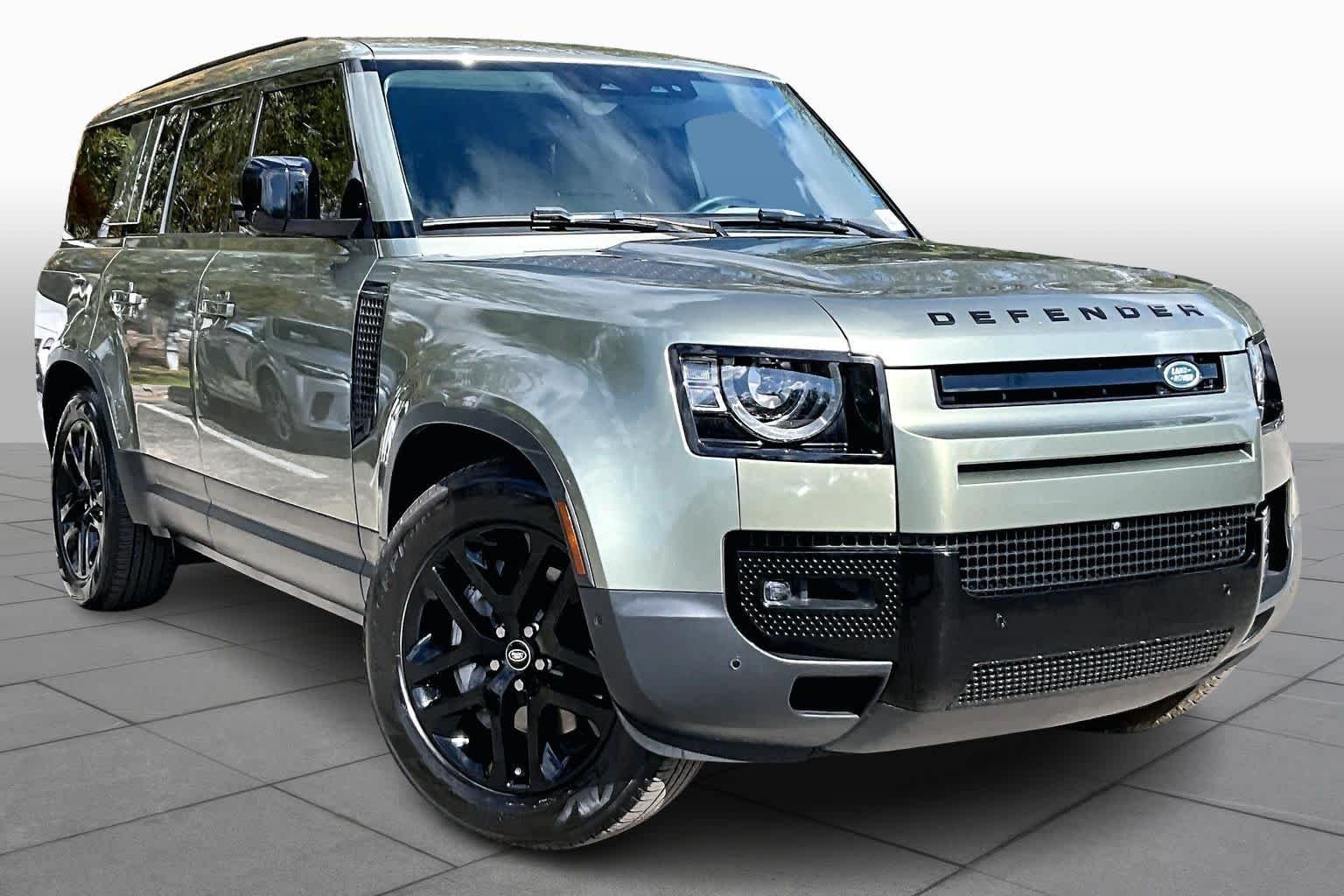 Used 2023 Pangea Green Metallic Land Rover SE image 3