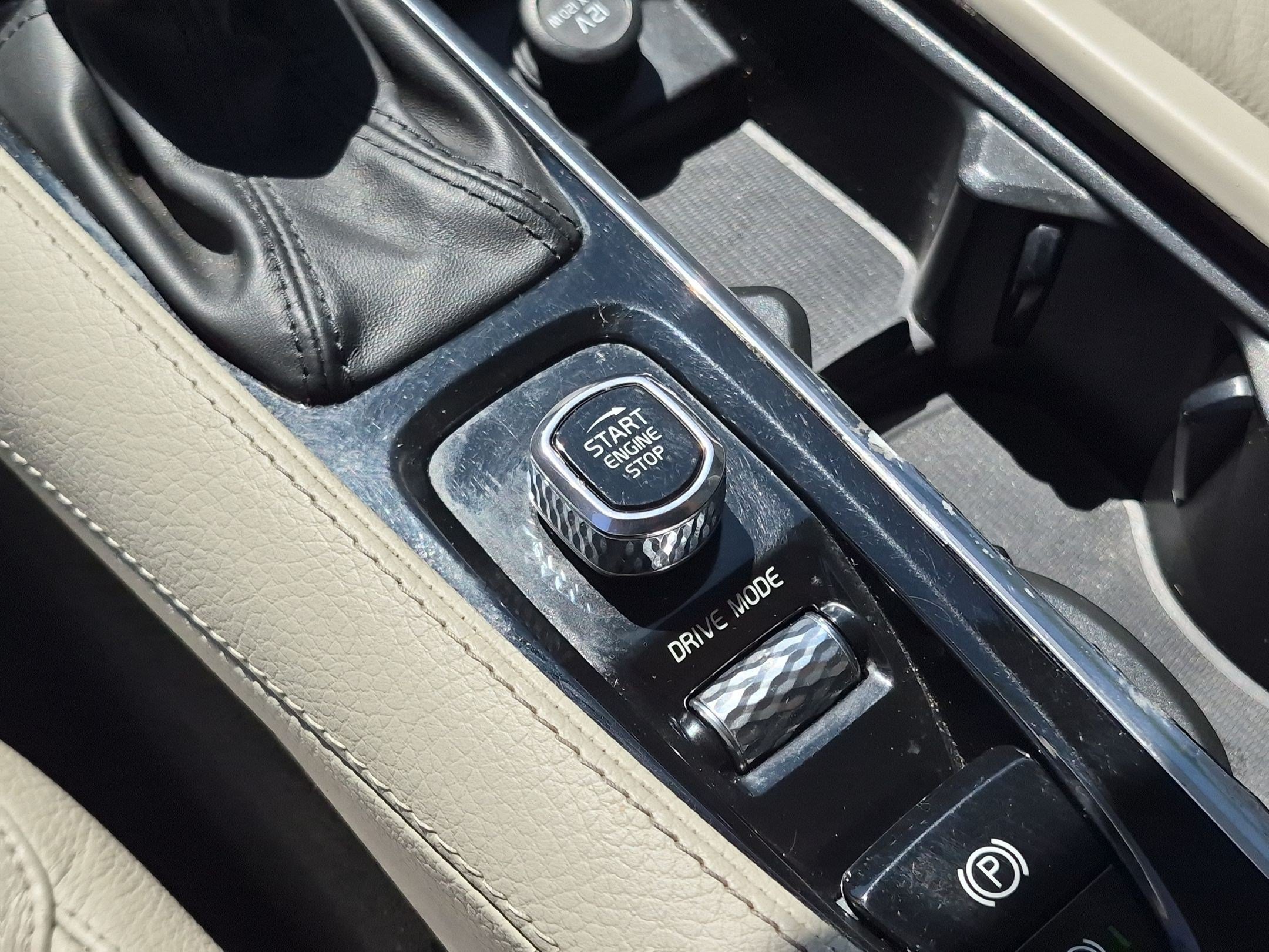 Certified Used 2020 Gray Metallic Volvo Momentum image 19