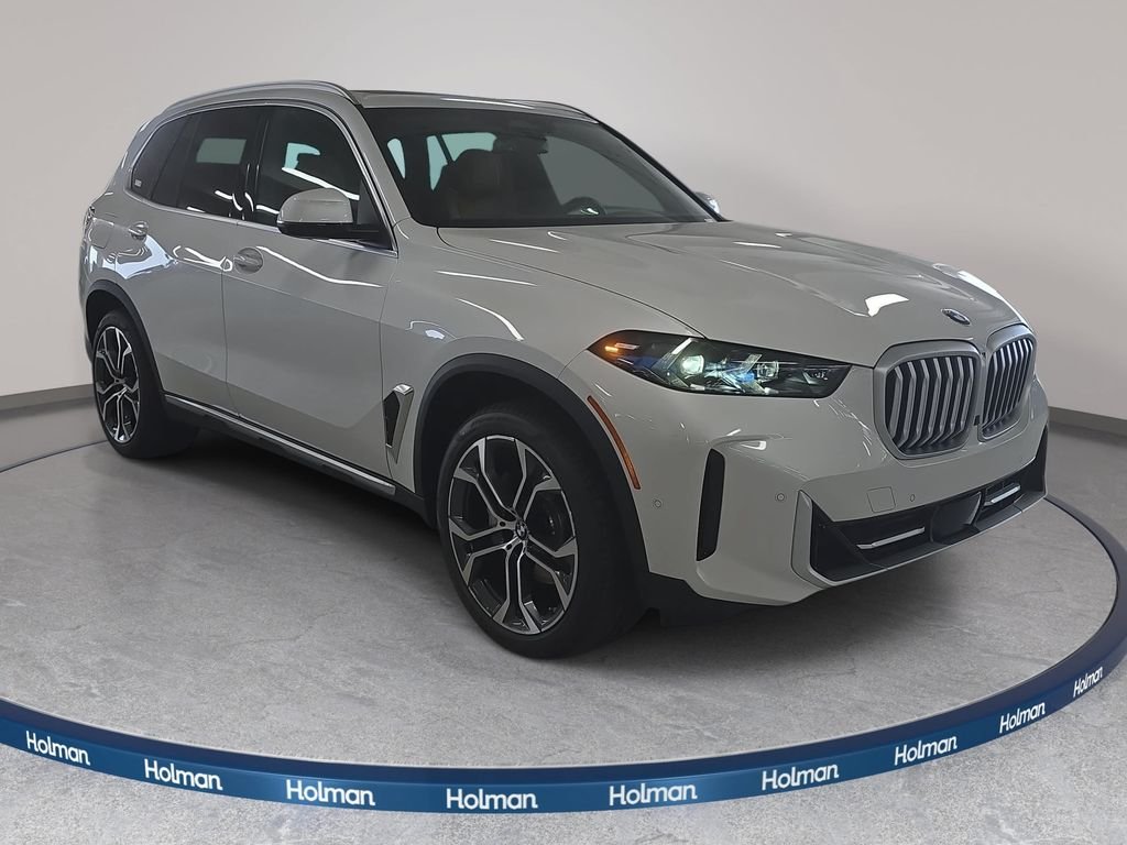 New 2026 Mineral White Metallic BMW sDrive40i image 3