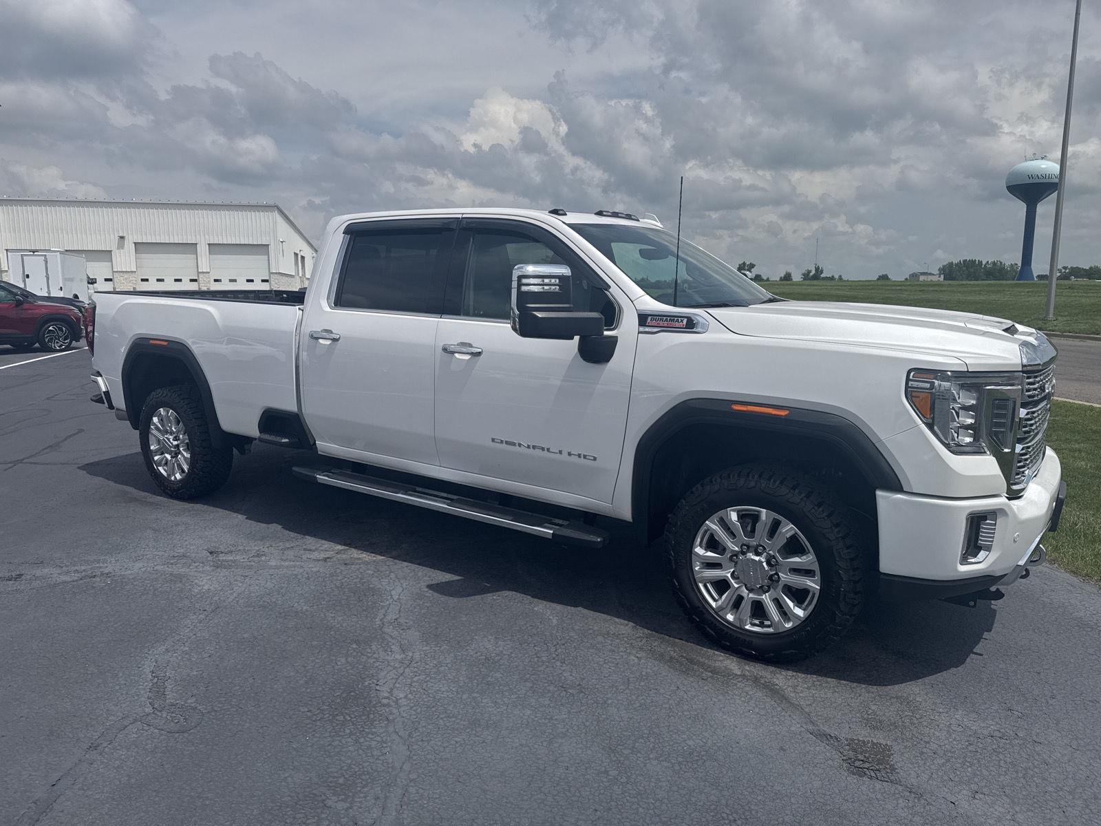 Used 2023 White Frost Tricoat GMC Denali image 5
