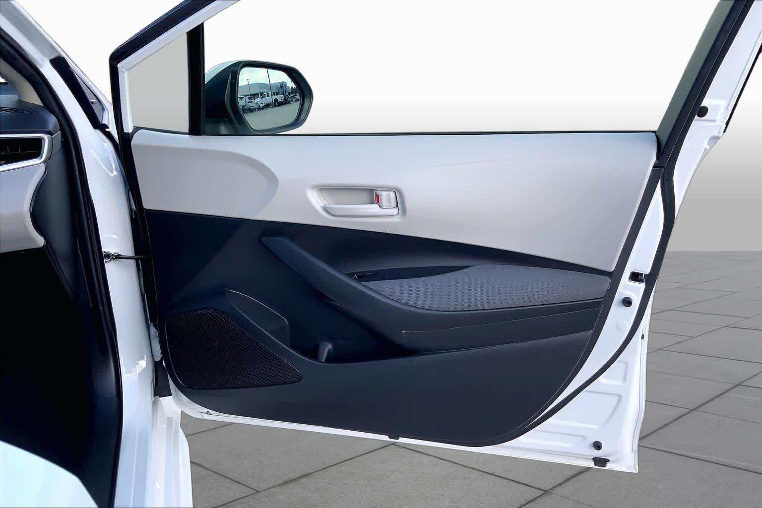 Used 2023 Ice Cap Toyota LE image 22