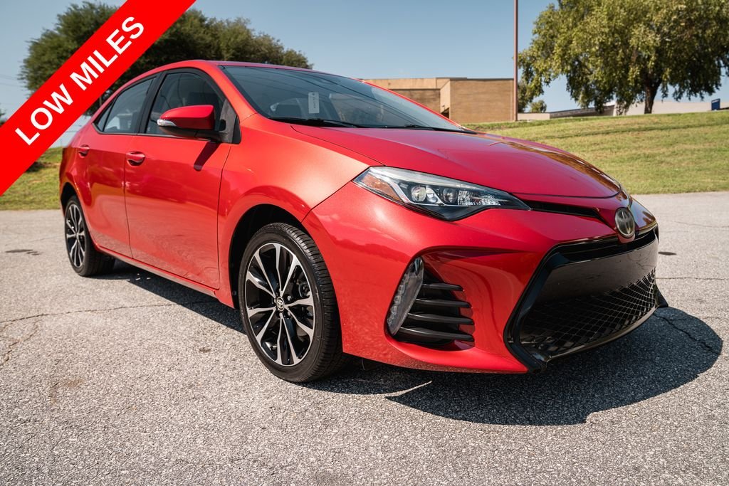Used 2019 Barcelona Red Metallic Toyota SE image 9