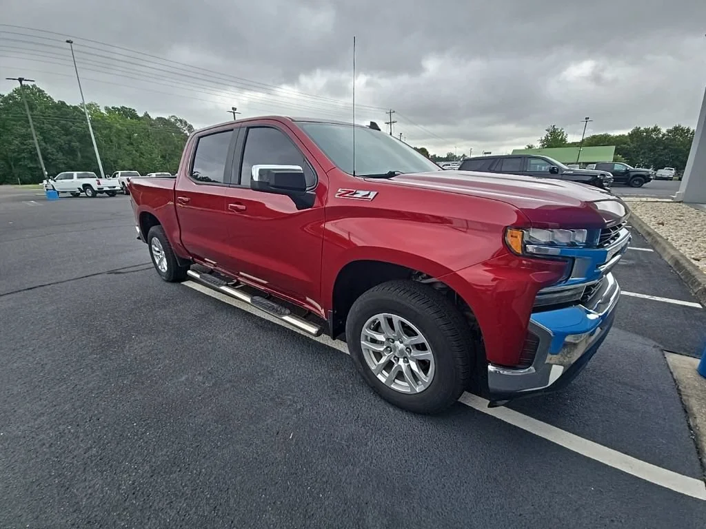 Used 2019 CAJUN RED TINTCOAT Chevrolet LT image 9