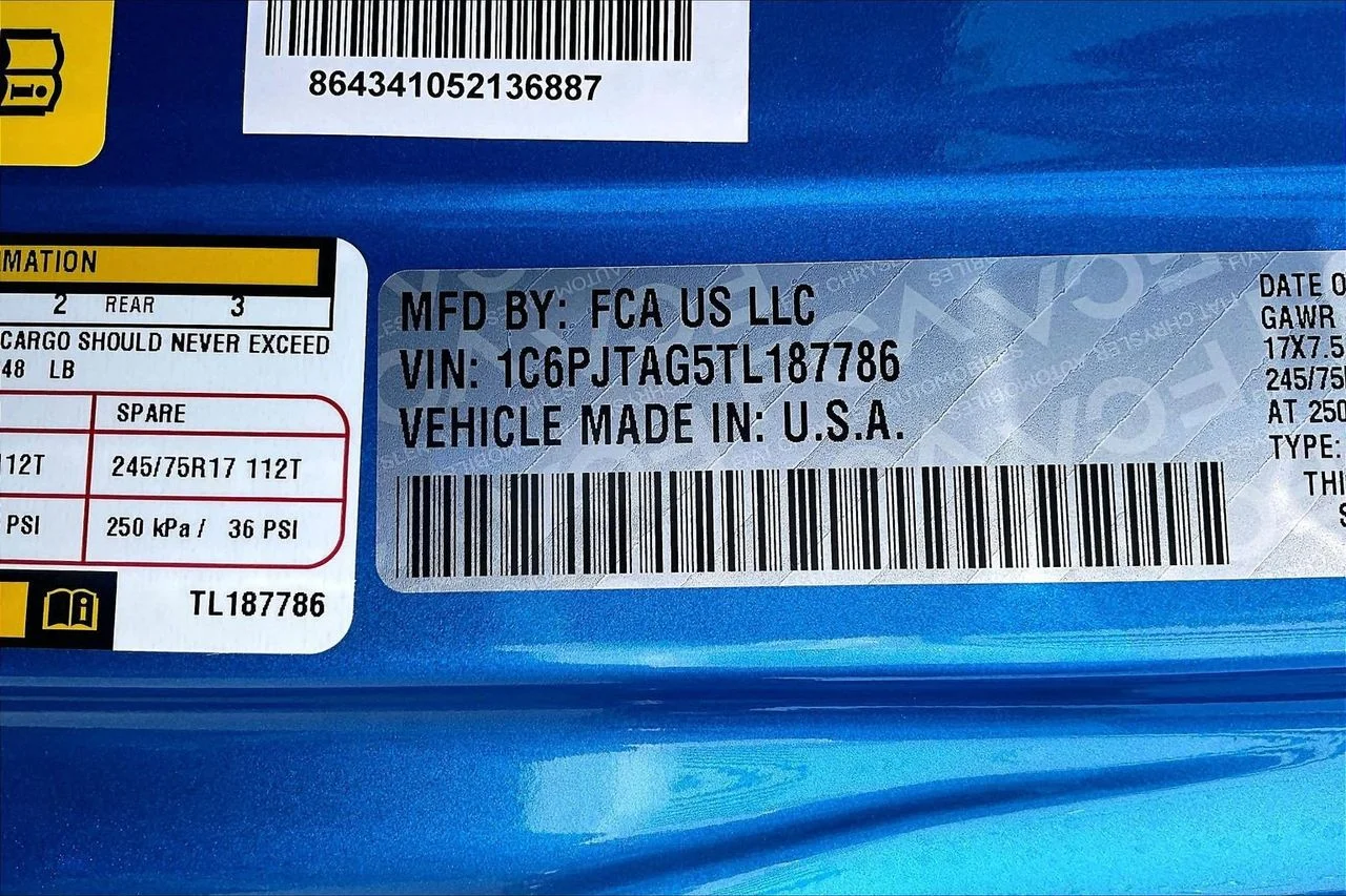 New 2026 Hydro Blue Pearl-Coat Exterior Paint Jeep Sport S image 34