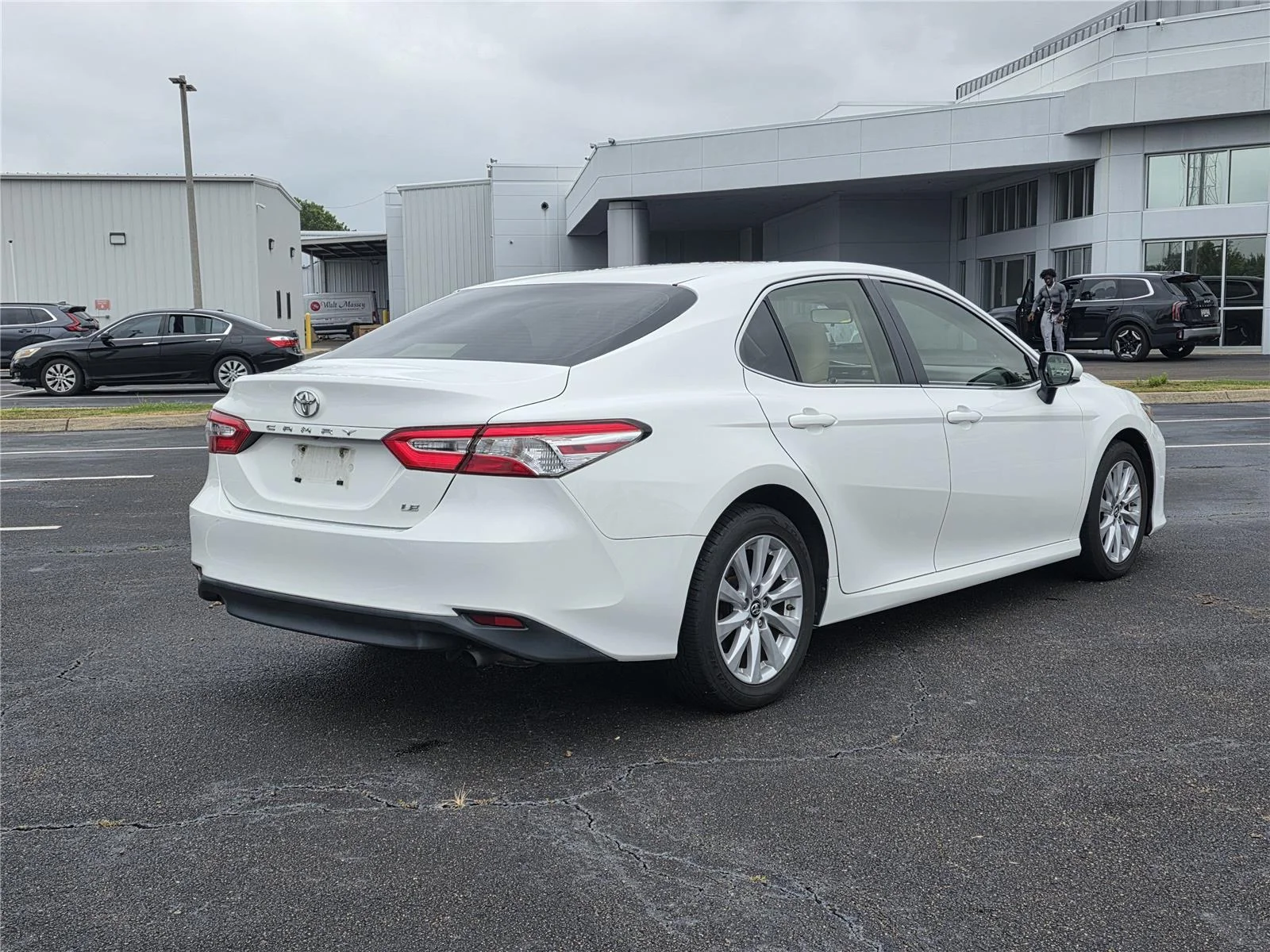 Used 2018 Super White Toyota LE image 5