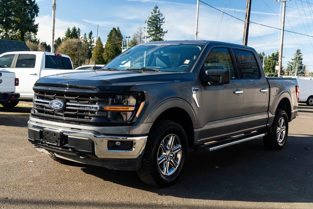 Used 2025 Gray Ford XLT image 3