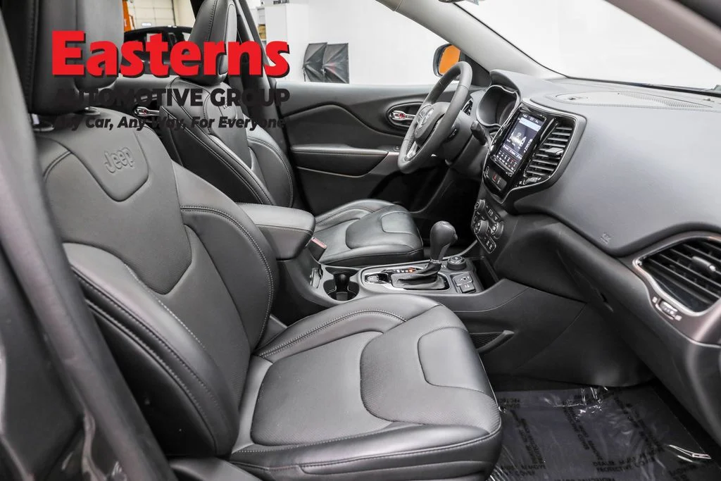 Used 2022 Gray Jeep Limited image 23