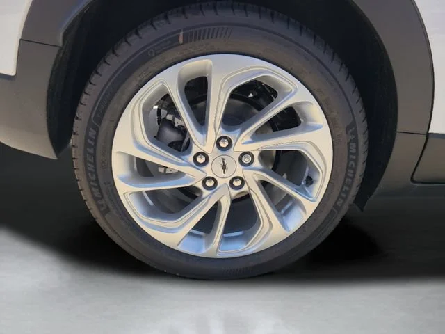 New 2027 Summit White Chevrolet LT image 33