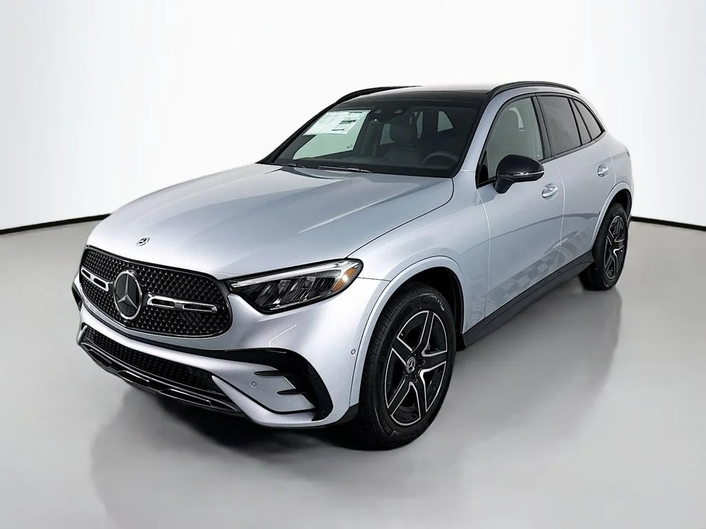 Used 2026  Mercedes-Benz GLC 300 image 1