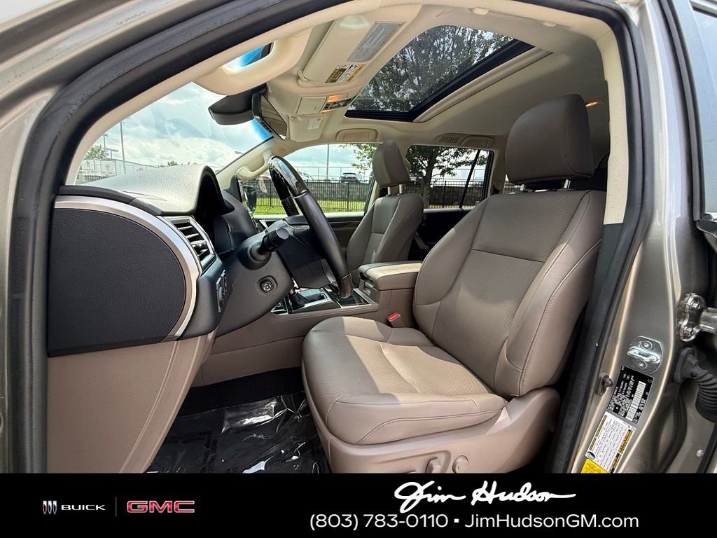 Used 2022 Silver Lexus 460 image 6