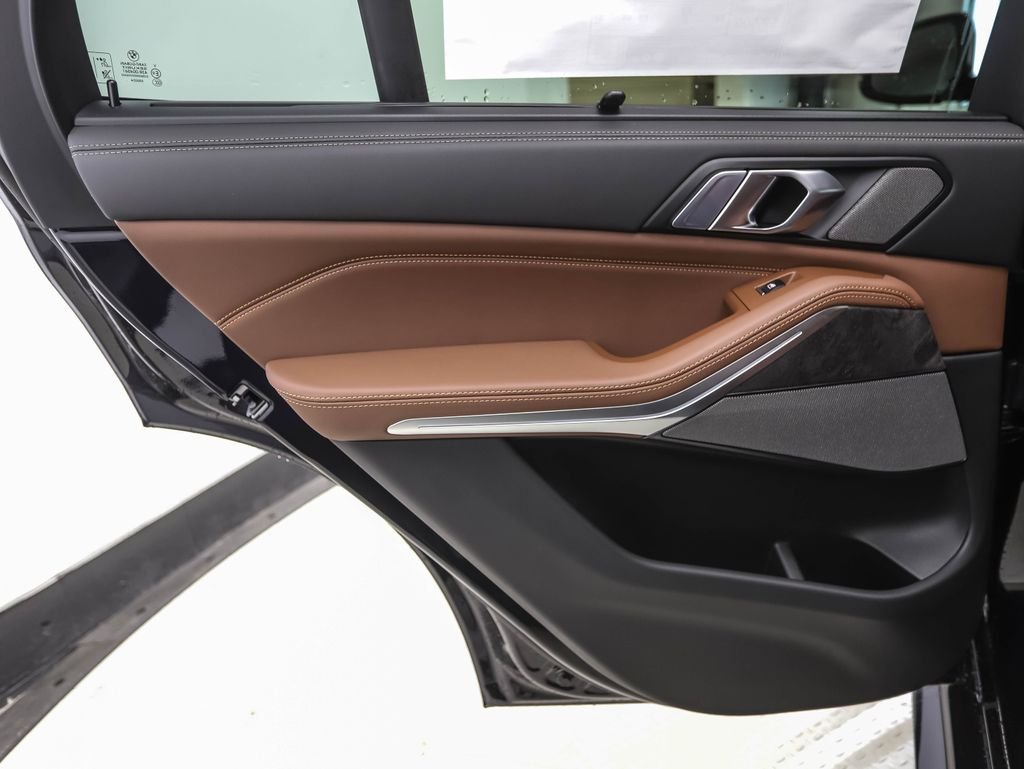 New 2026 Carbon Black Metallic BMW xDrive40i image 20