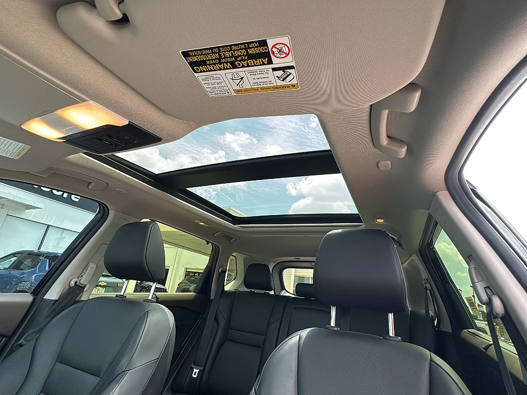 Used 2023 Super Black Nissan  image 29
