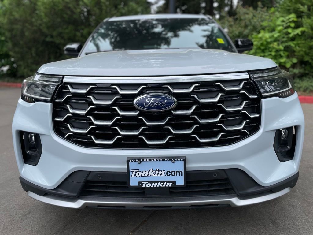 Used 2025 White Metallic Ford Platinum image 9