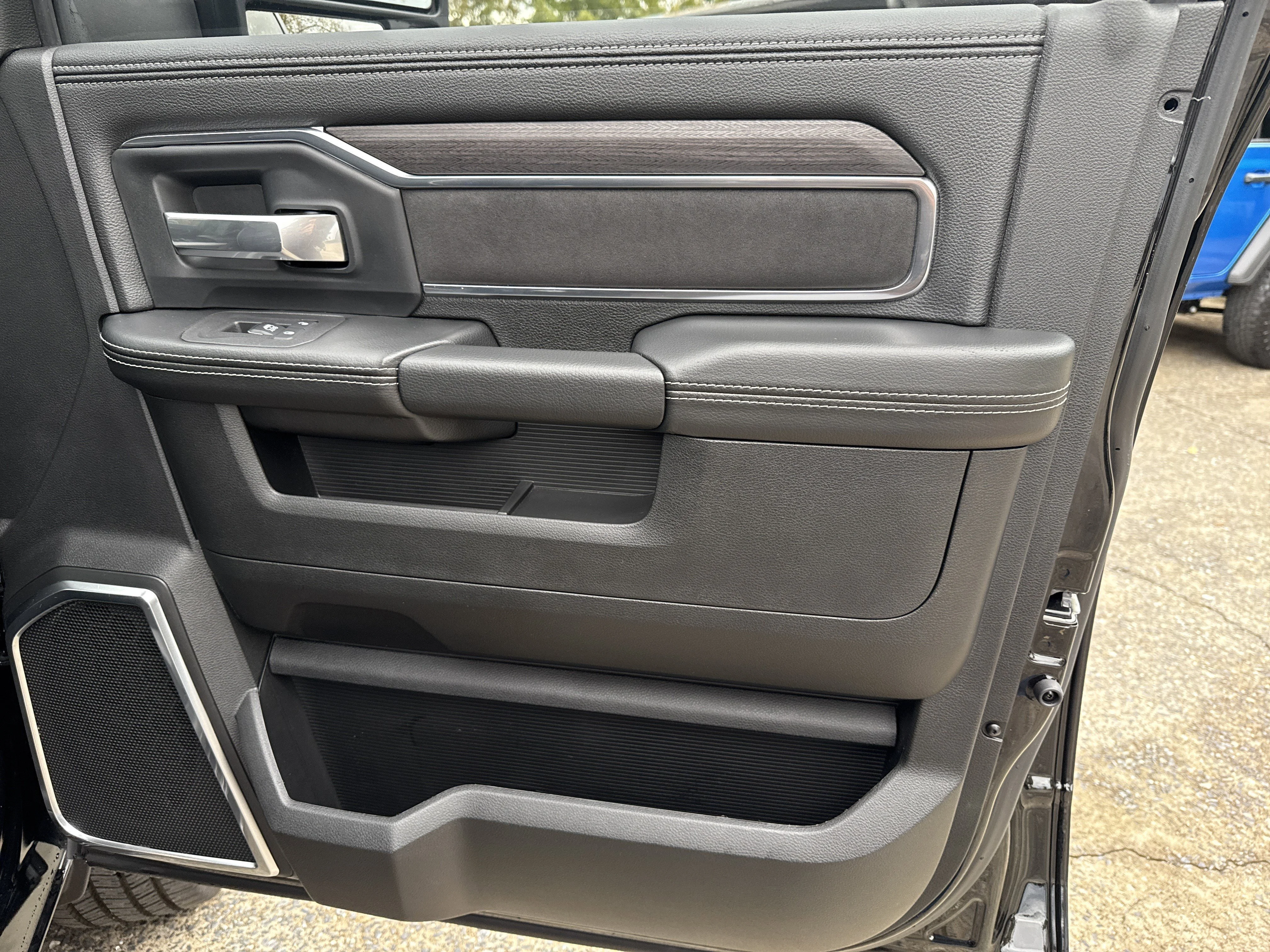 2025 RAM 2500 Laramie - Photo 16