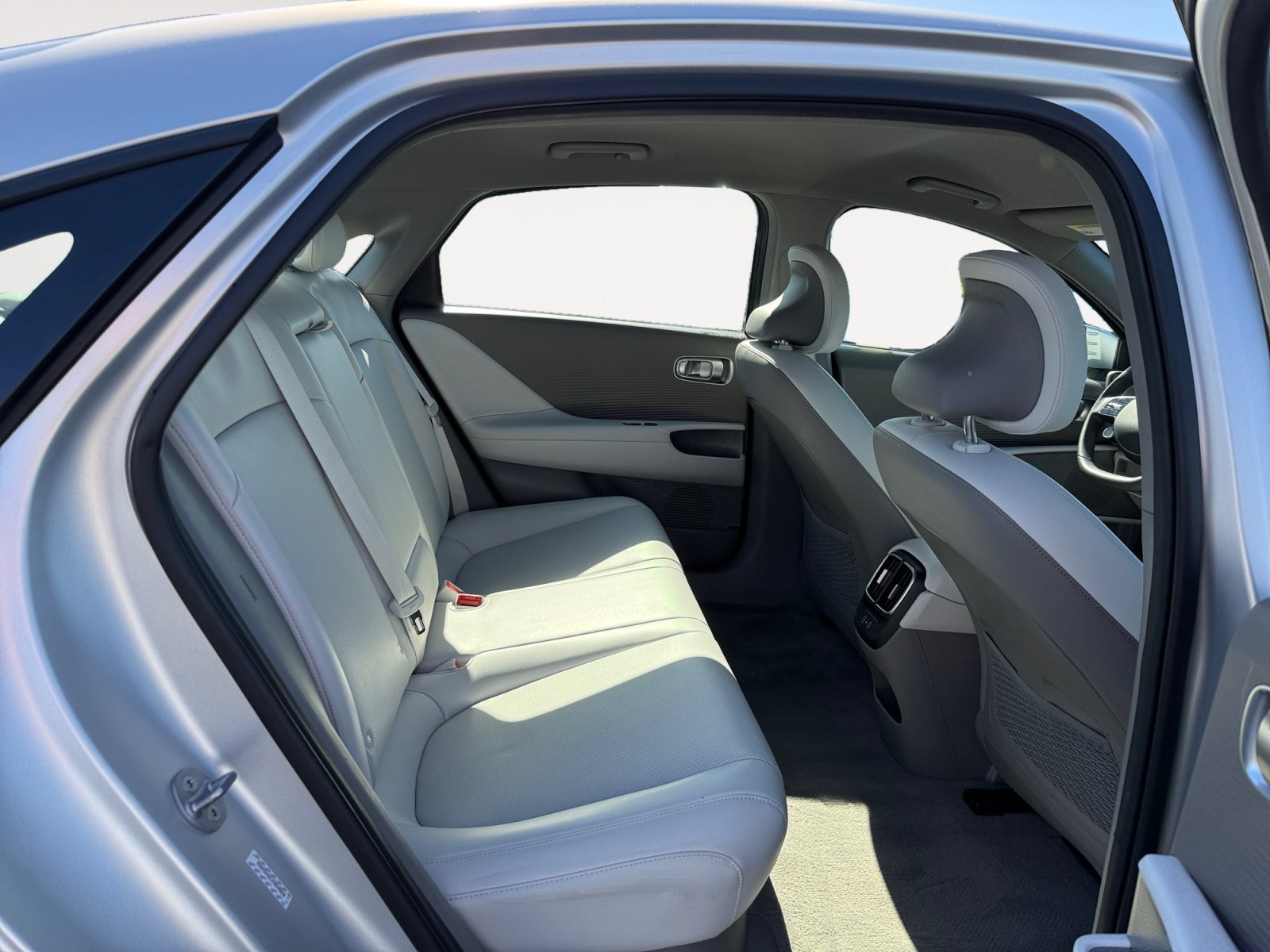 Used 2023 Gold Hyundai SEL image 18