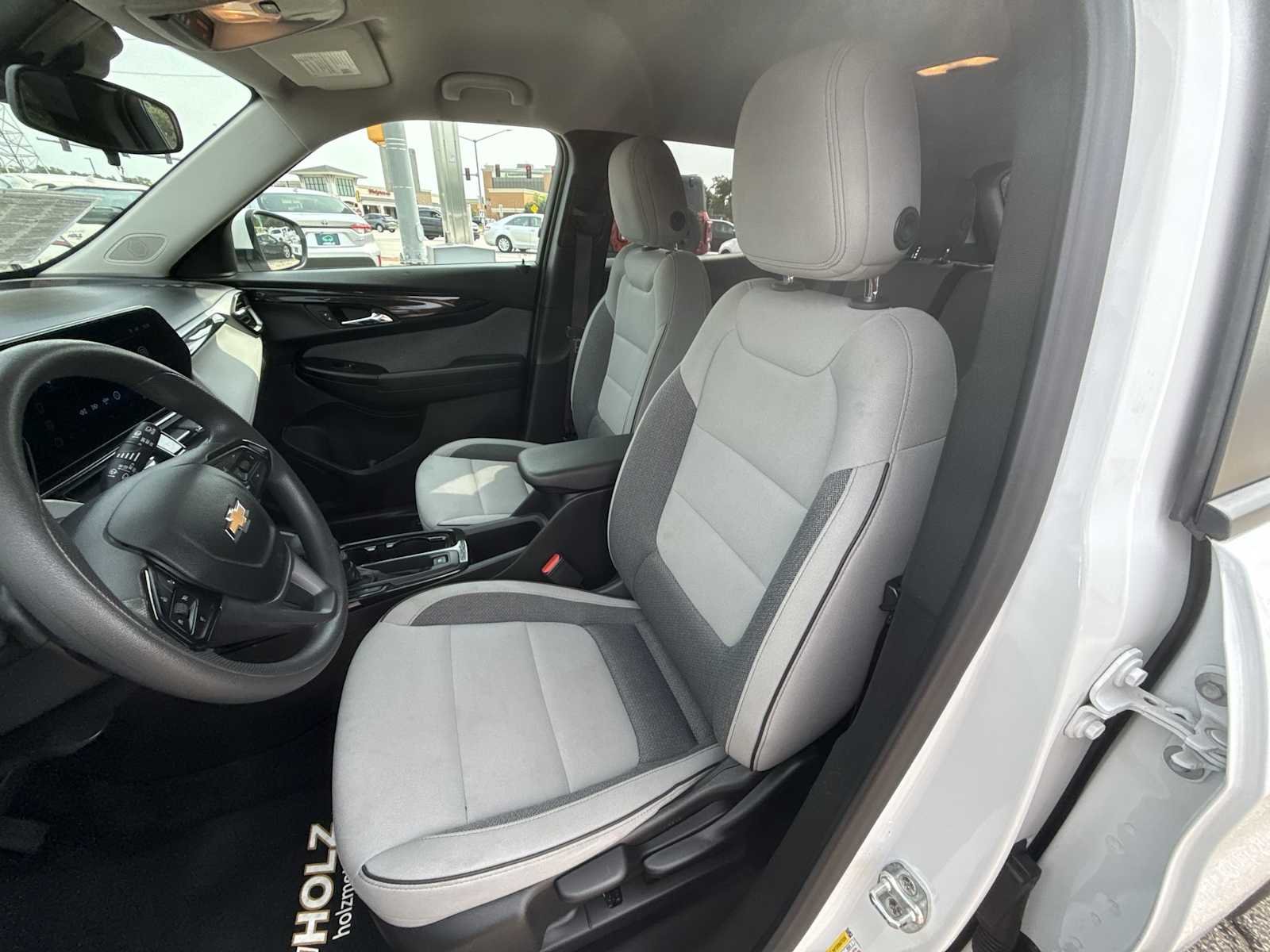 Certified Used 2025 Summit White Chevrolet LT image 17