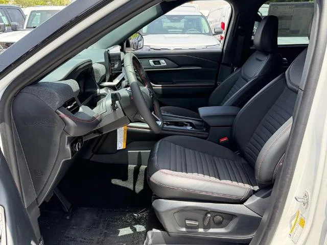 New 2026 Star White Metallic Tri-Coat Ford ST-Line image 17