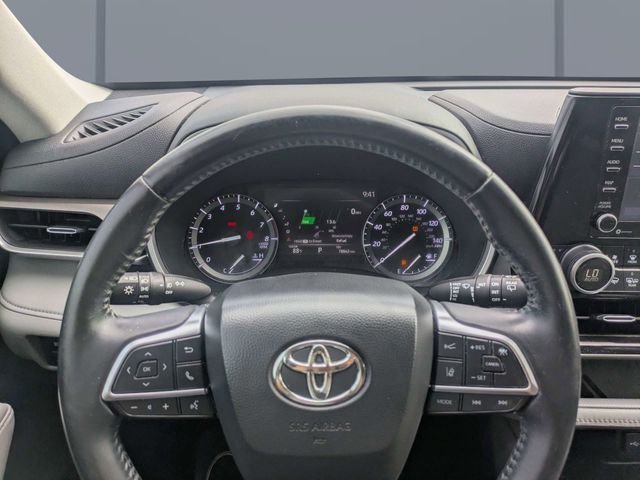 Used 2020 Black Toyota XLE image 30