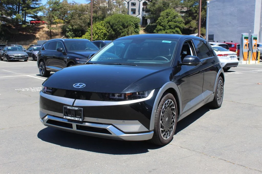 New 2024 Black Hyundai Limited image 3