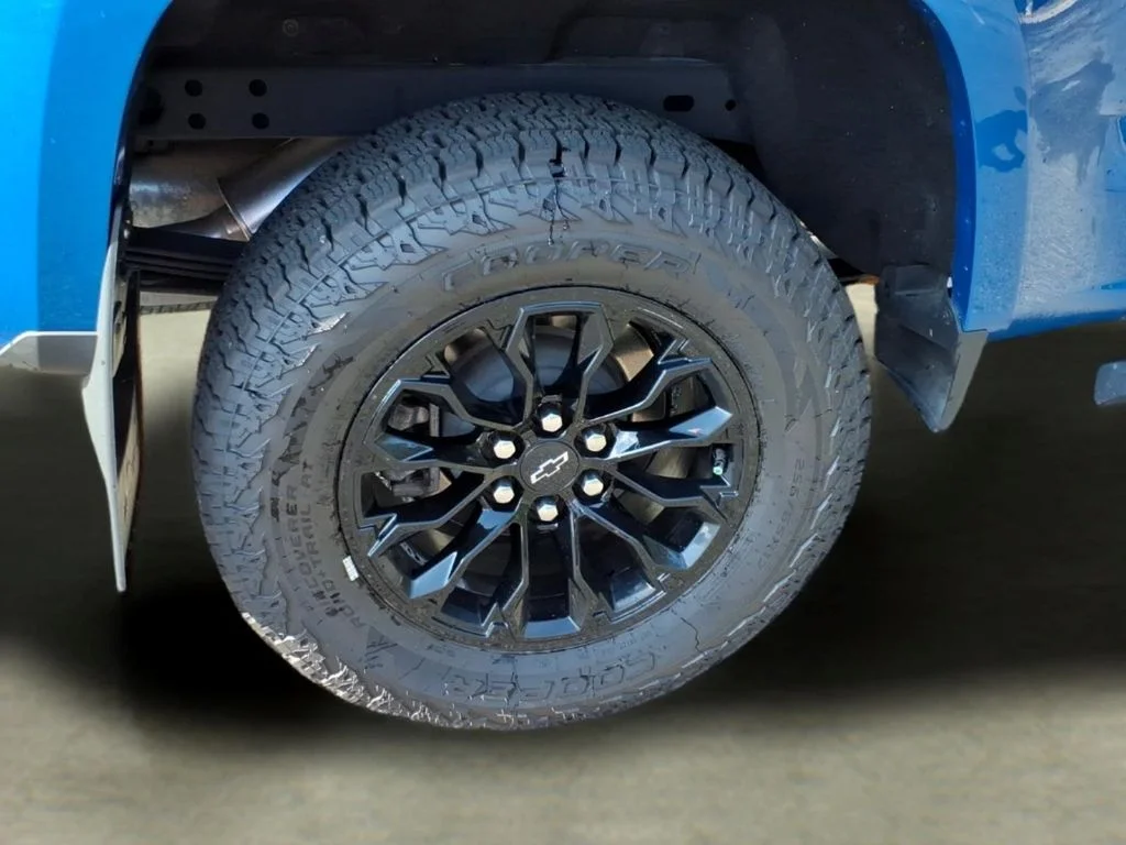 Used 2022 Blue Chevrolet Z71 image 33