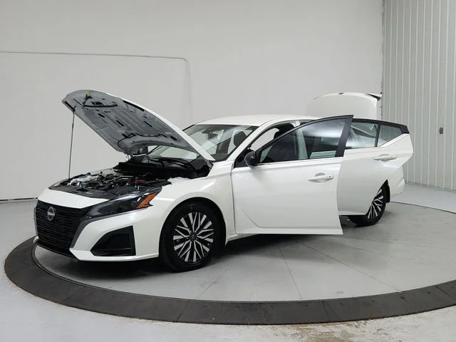 New 2026 White Nissan 2.5 SV image 11