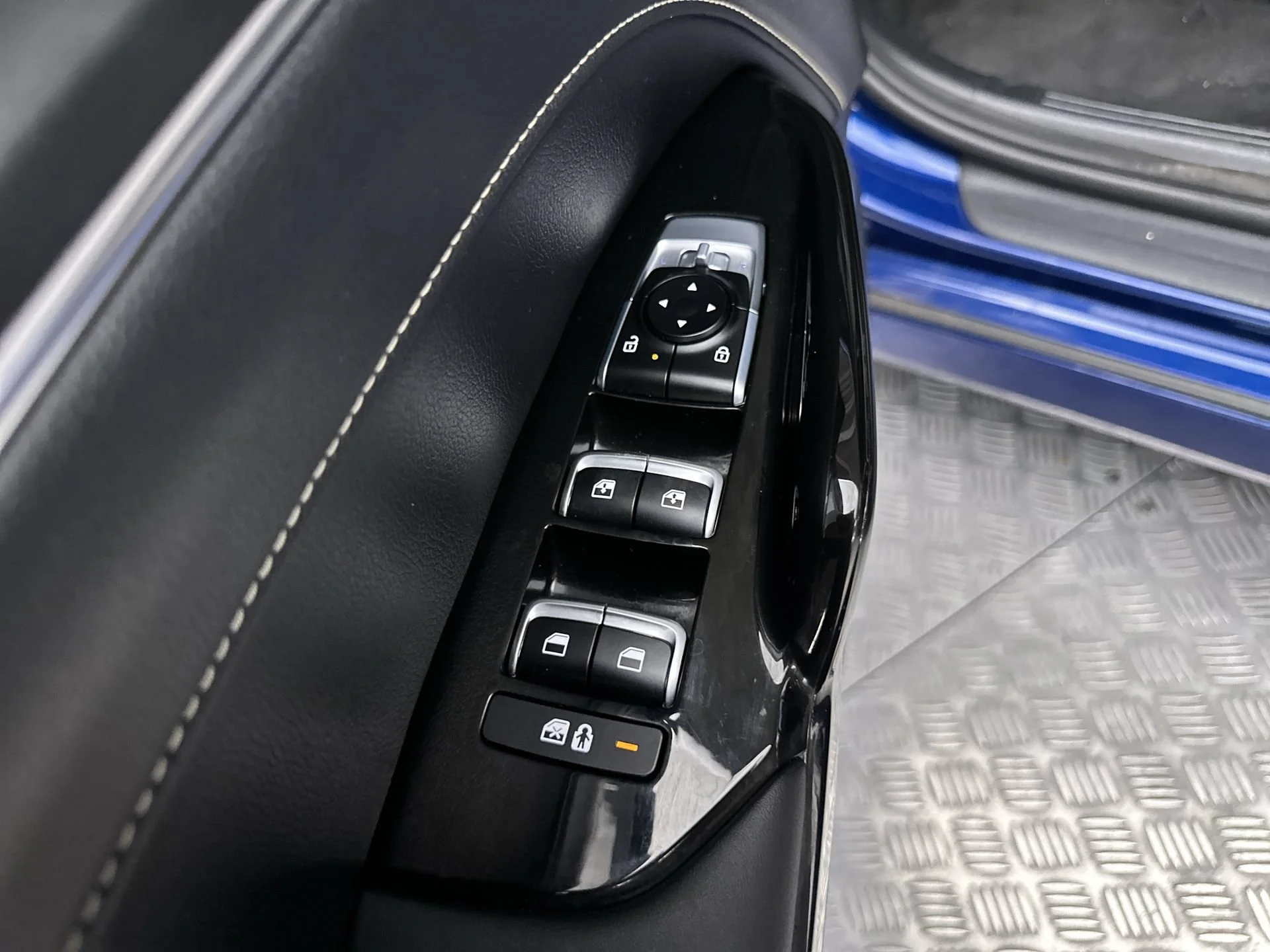 Used 2025 Yacht Blue Kia GT-Line image 15