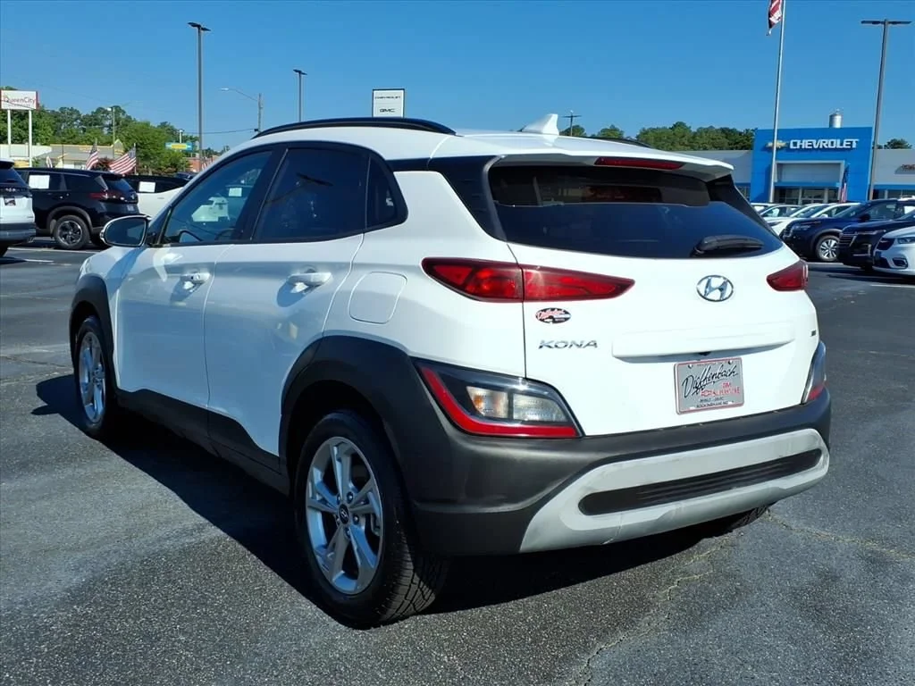 Used 2023 White Hyundai SEL image 17