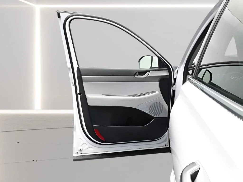 Used 2024 Hyper White Hyundai SEL image 17