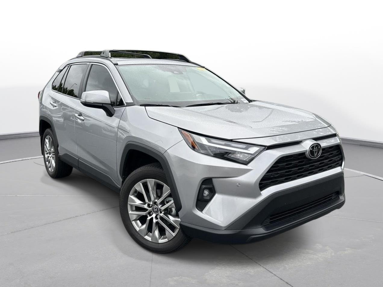 Used 2024 Silver Sky Metallic Toyota XLE Premium image 4