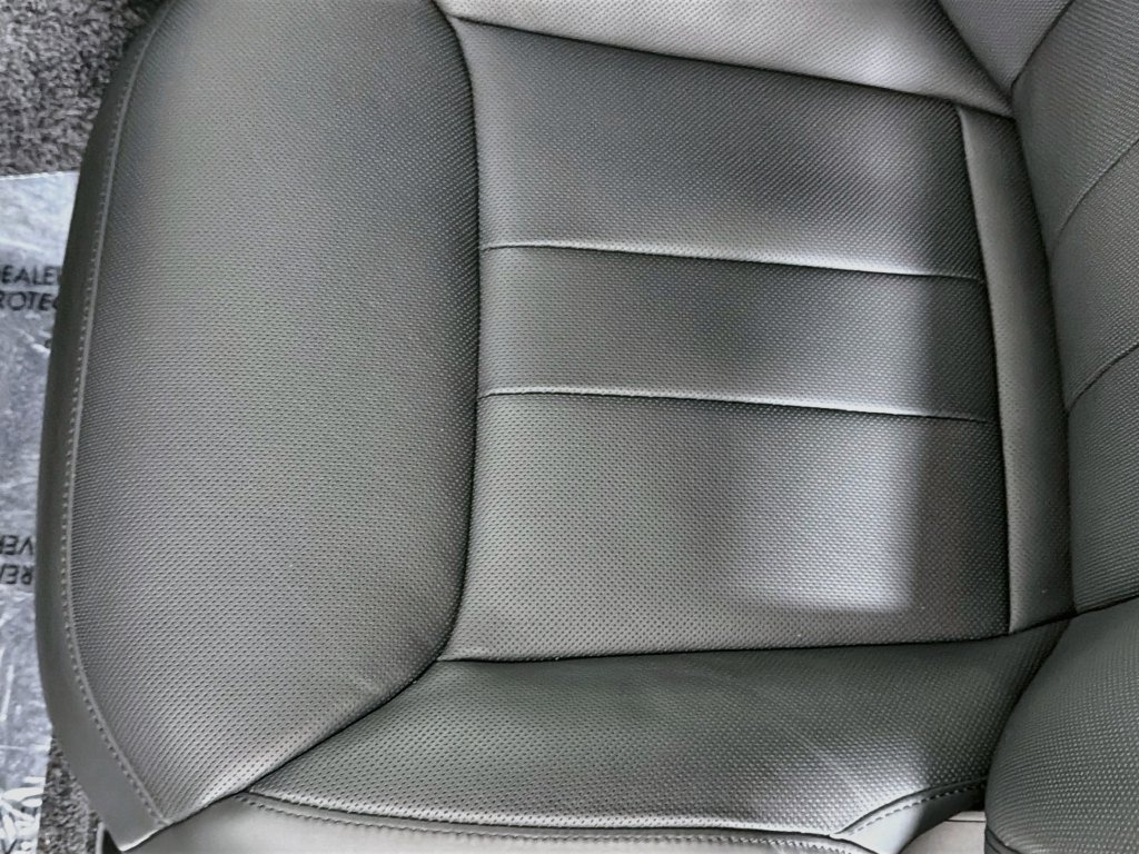 Certified Used 2025 Black Land Rover SE image 20