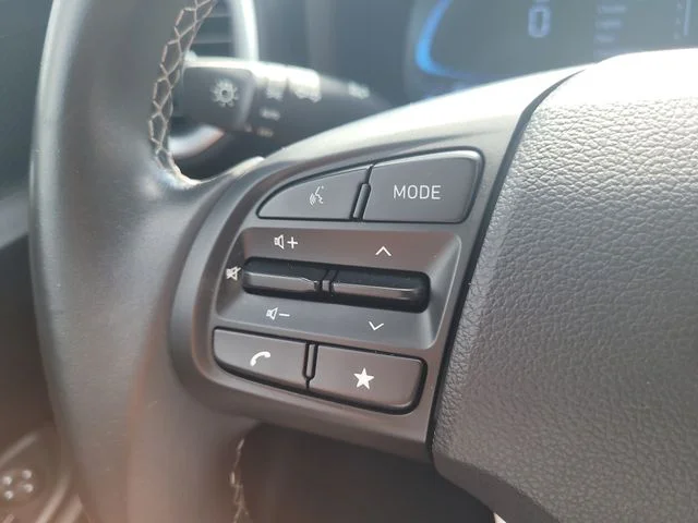 Used 2025 Gray Hyundai SEL image 28