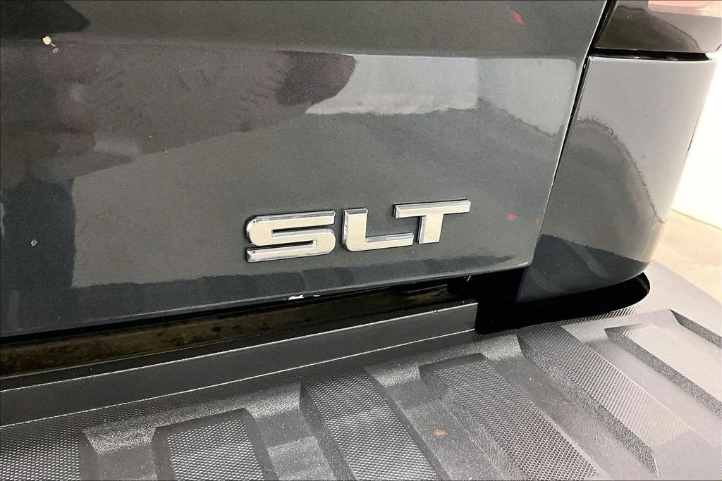 Used 2018 Gray GMC SLT image 25