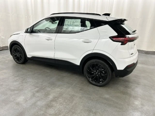 New 2027 Summit White Chevrolet RS image 3