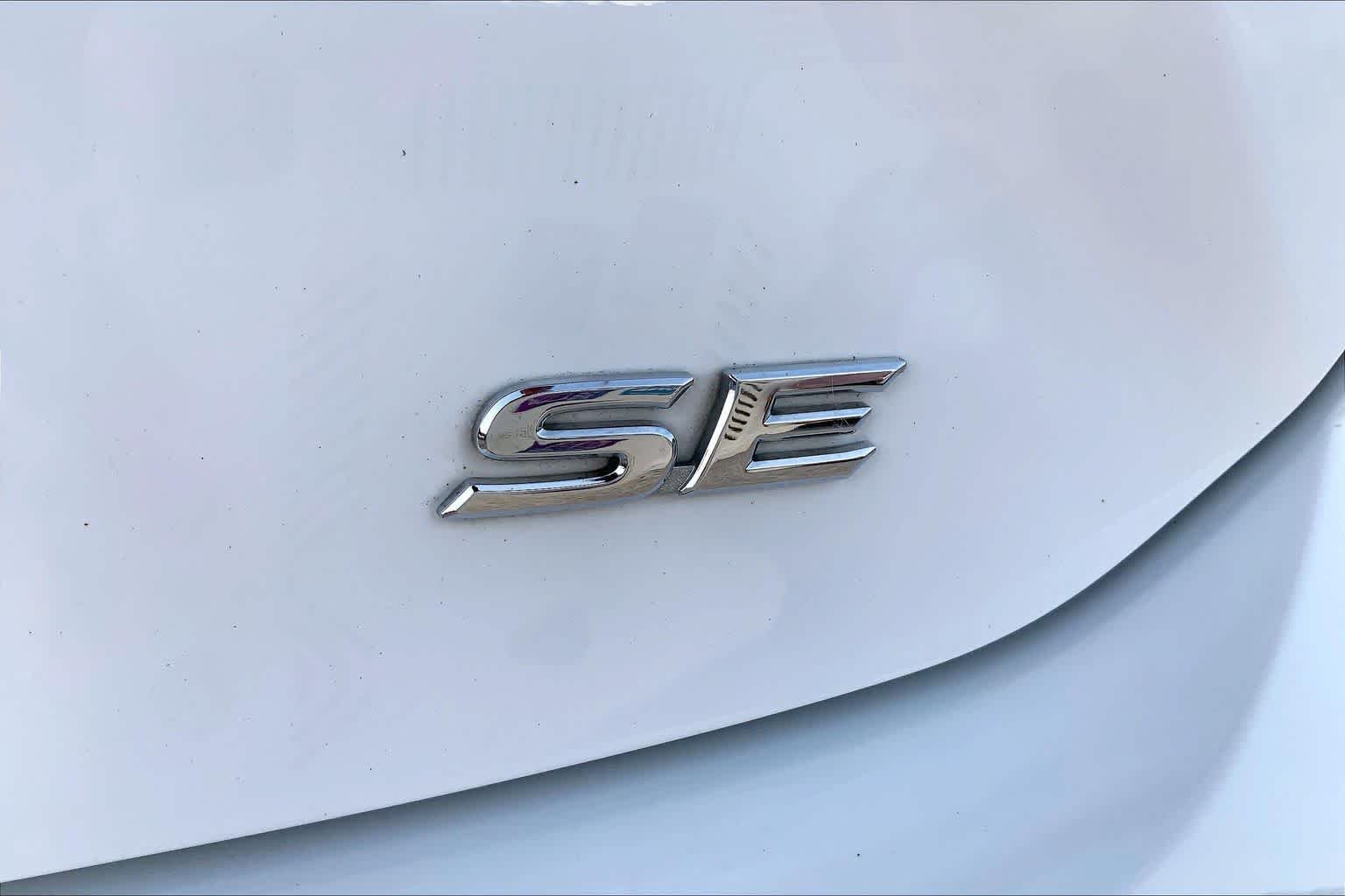 Used 2025 Ice Cap Toyota SE image 10