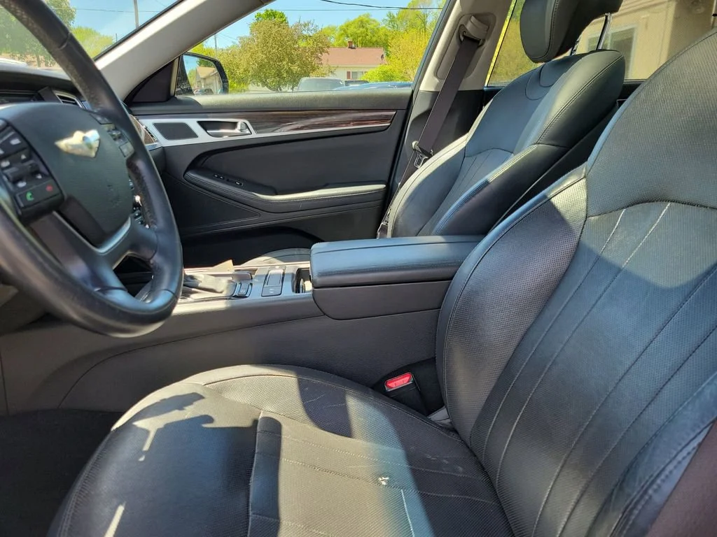 Used 2015 Black Hyundai 3.8 image 16