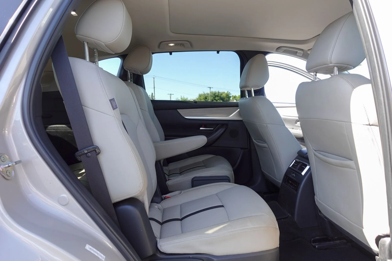 Certified Used 2024 Platinum Quartz Mazda Premium image 16