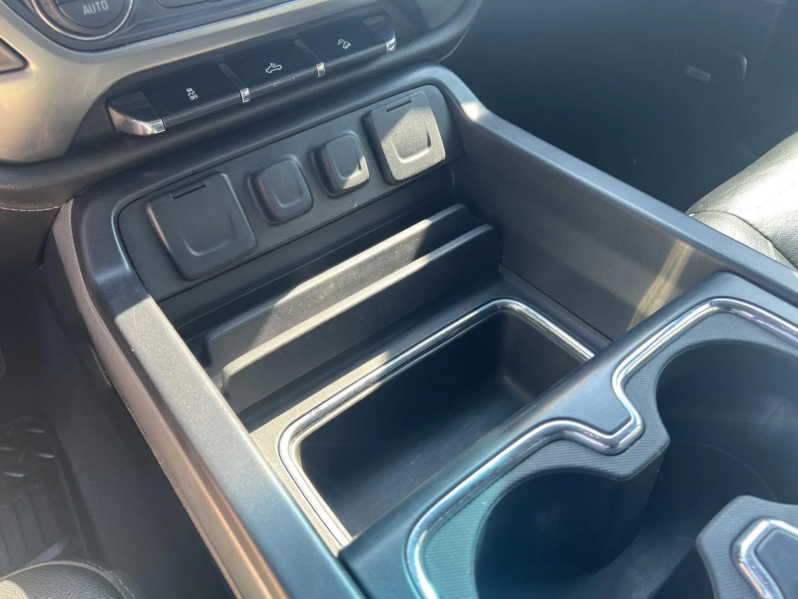 2018 Chevrolet Silverado 1500 LTZ Z71 - Photo 25